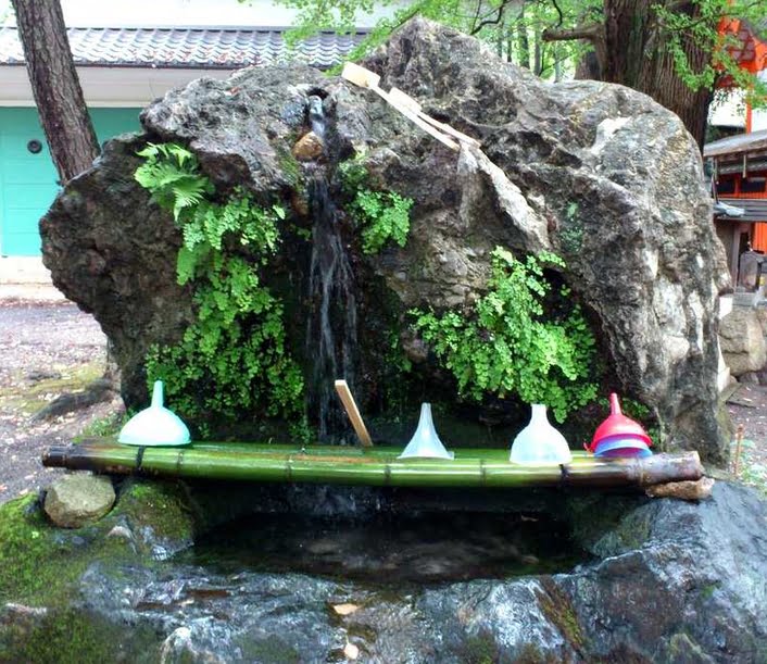 藤森神社・不二の水